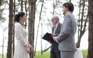 Bride-and-Groom-Giggling-6894